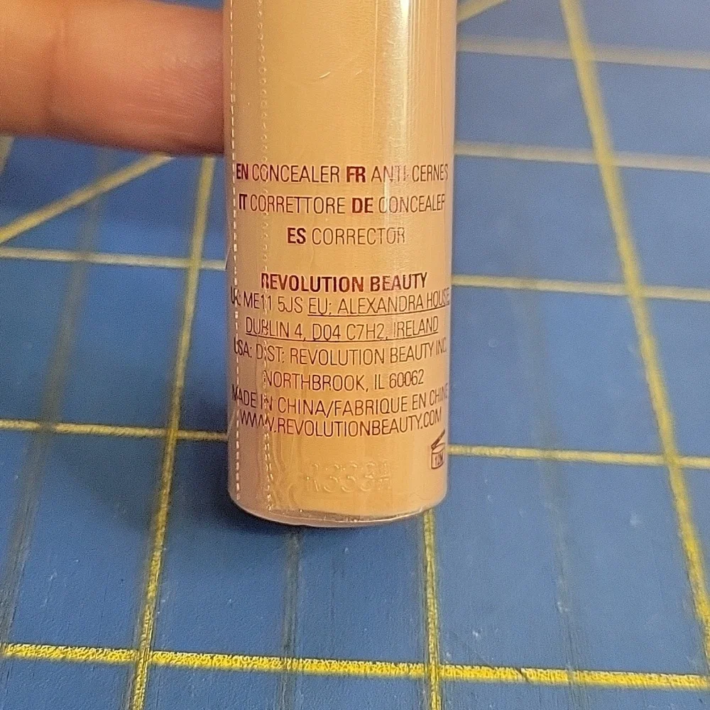 I ❤️ Revolution Heart Breaker Concealer 12ml Bisquit New